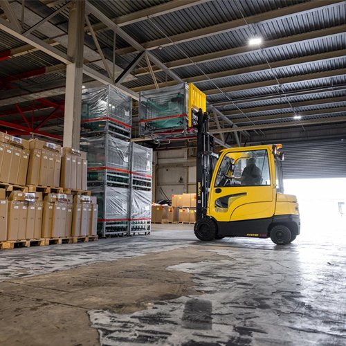 High-capacity 36V 820Ah lithium forklift battery in warehouse environment